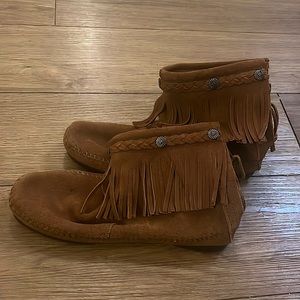 Size 7 Minnetonka Moccasin